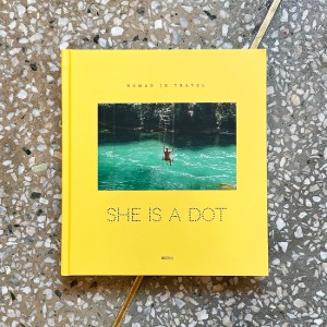 WOMAN IN TRAVEL : SHE IS A DOT